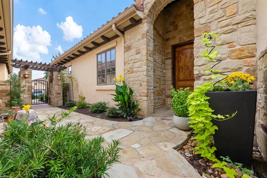12 Borello Drive Austin TX 78738