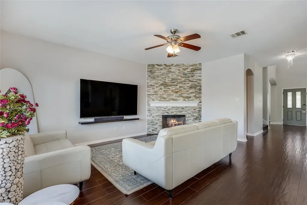 916 Abbeyglen Castle Drive Pflugerville TX 78660