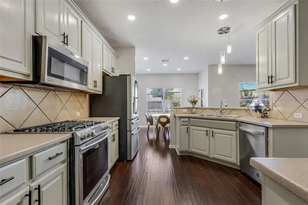 916 Abbeyglen Castle Drive Pflugerville TX 78660