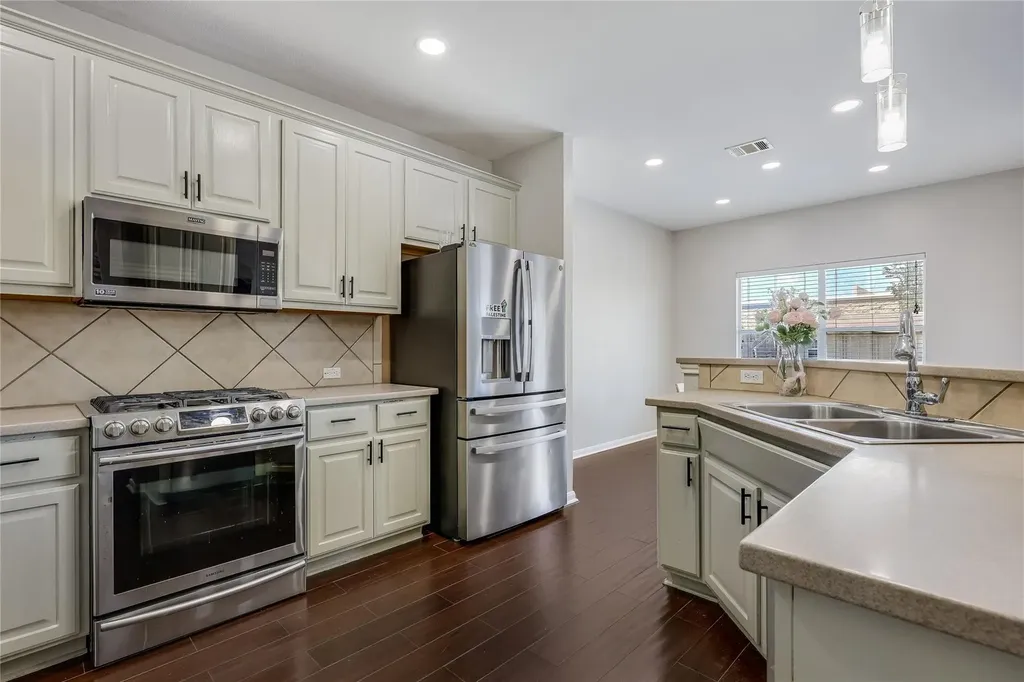 916 Abbeyglen Castle Drive Pflugerville TX 78660