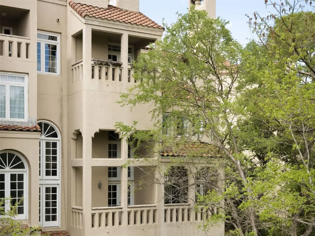 1937 Rue De St. Tropez Austin TX 78746