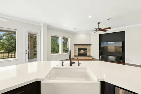 208 Double Horn Trail Spicewood TX 78669