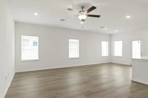 3725 Pin Oak Hills Seguin TX 78155