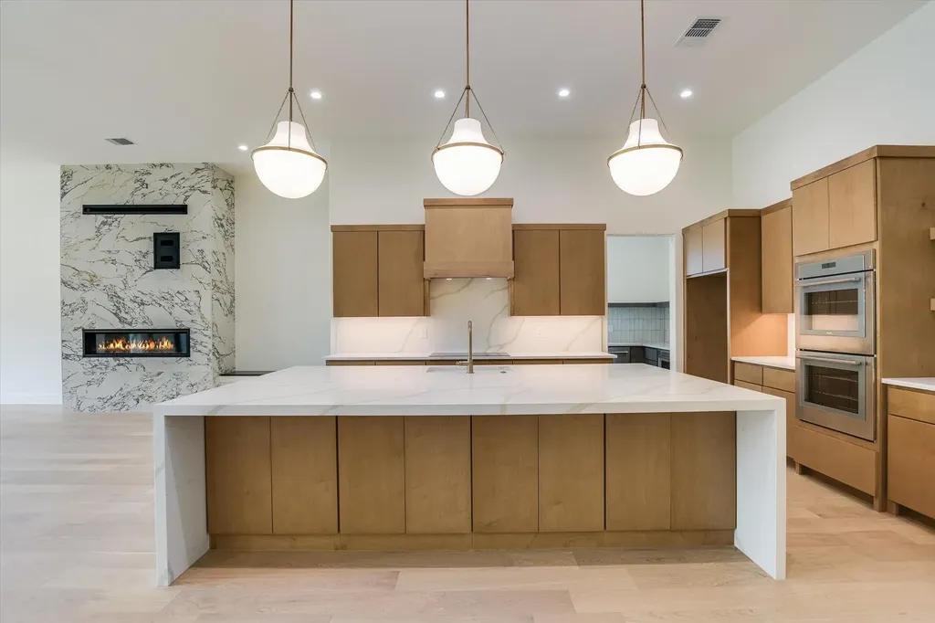 121 Azalea Loop Horseshoe Bay TX 78657