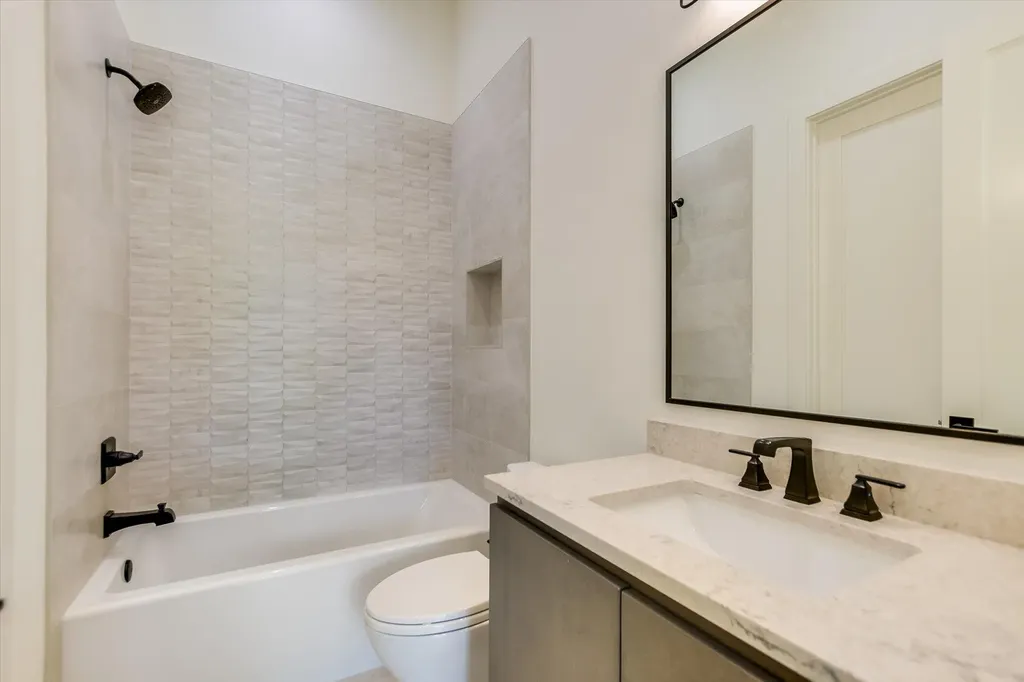 121 Azalea Loop Horseshoe Bay TX 78657