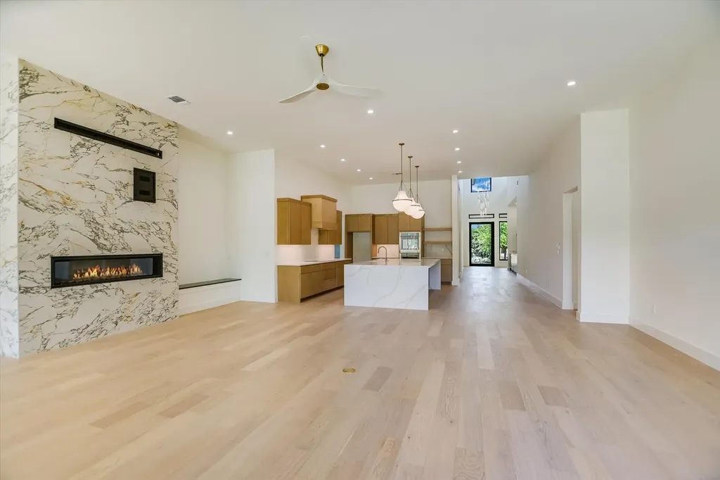 121 Azalea Loop Horseshoe Bay TX 78657