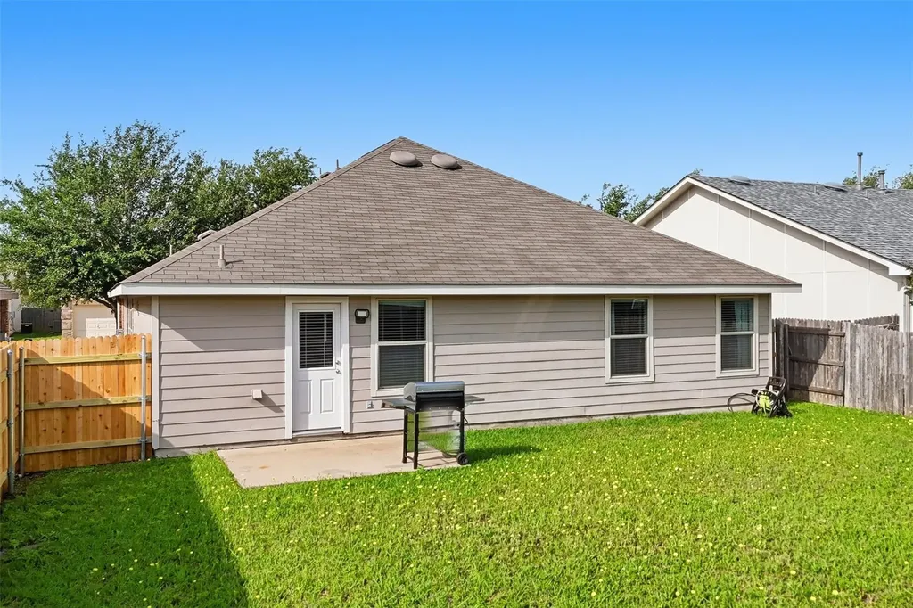 18420 Cloudmore Lane Elgin TX 78621