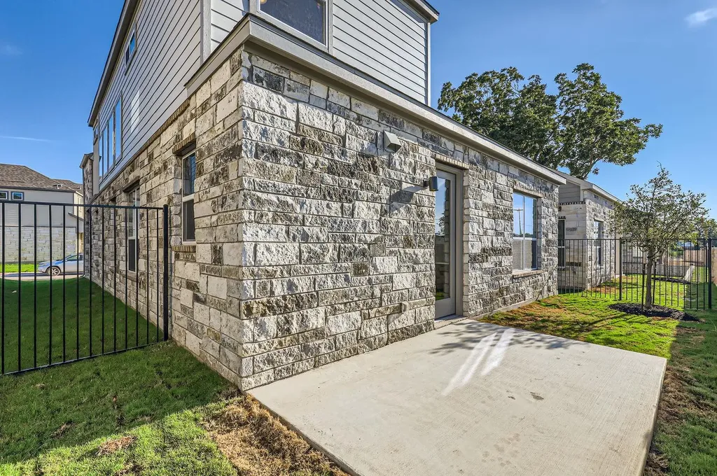 1531 N Red Bud Lane Round Rock TX 78665