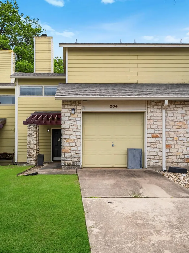 512 Eberhart Lane Austin TX 78745