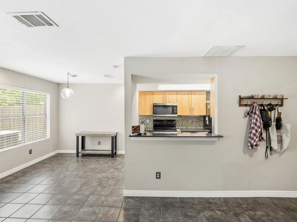 512 Eberhart Lane Austin TX 78745