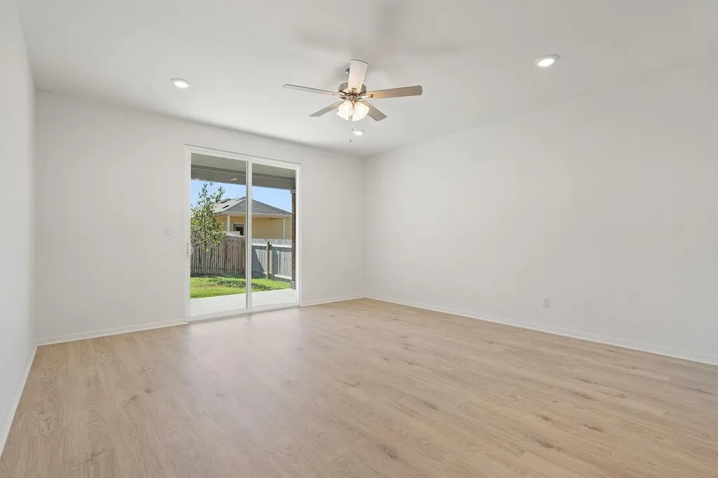 424 Treadwell Lane Kyle TX 78640