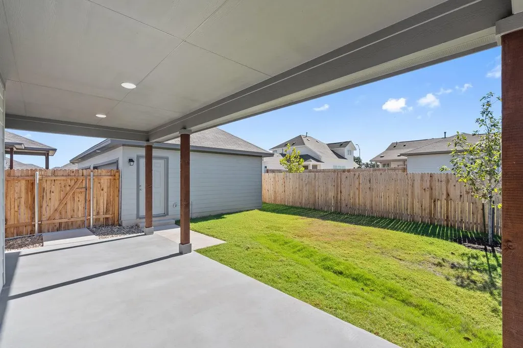 424 Treadwell Lane Kyle TX 78640