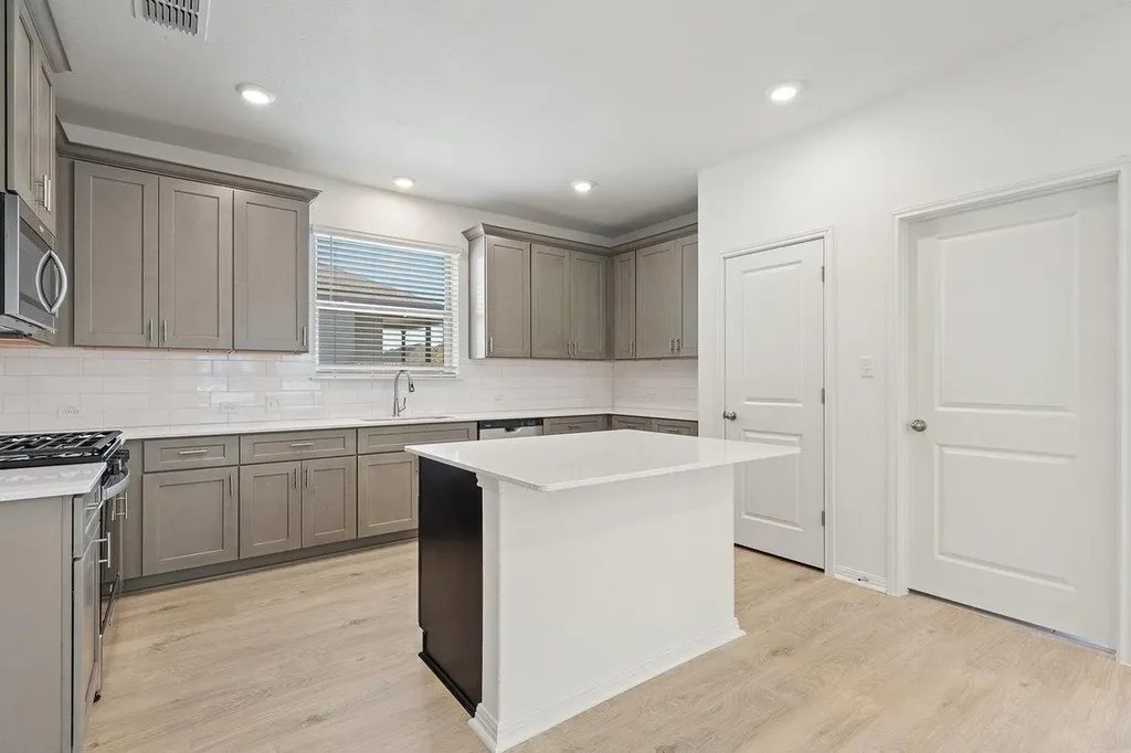 424 Treadwell Lane Kyle TX 78640