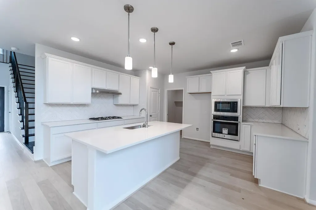 161 Mango Circle Buda TX 78610
