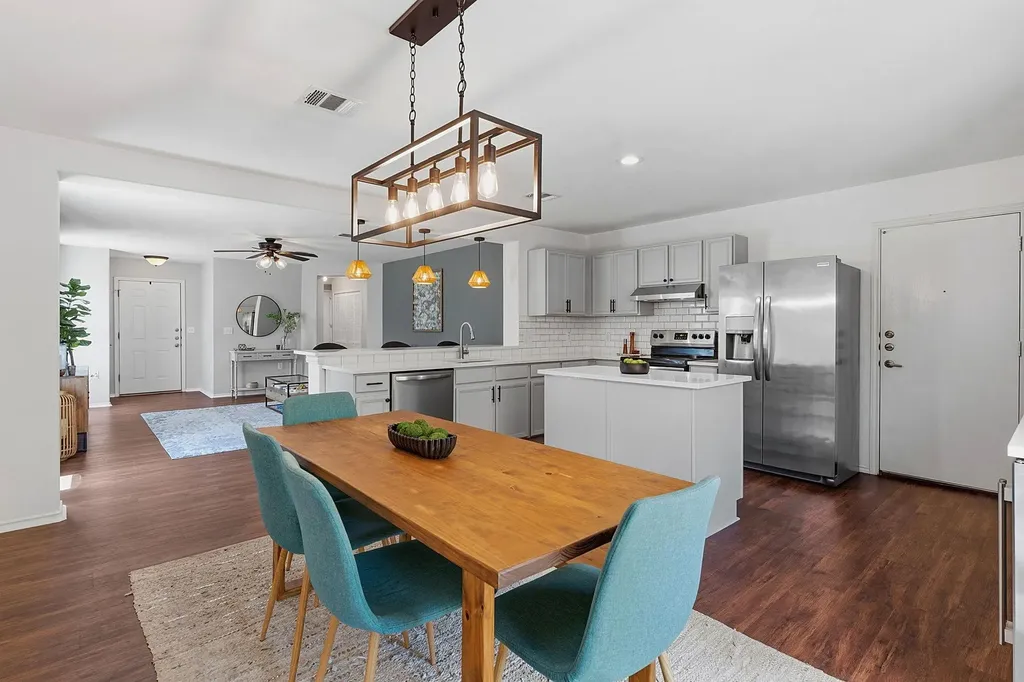 5407 Viewpoint Drive Austin TX 78744