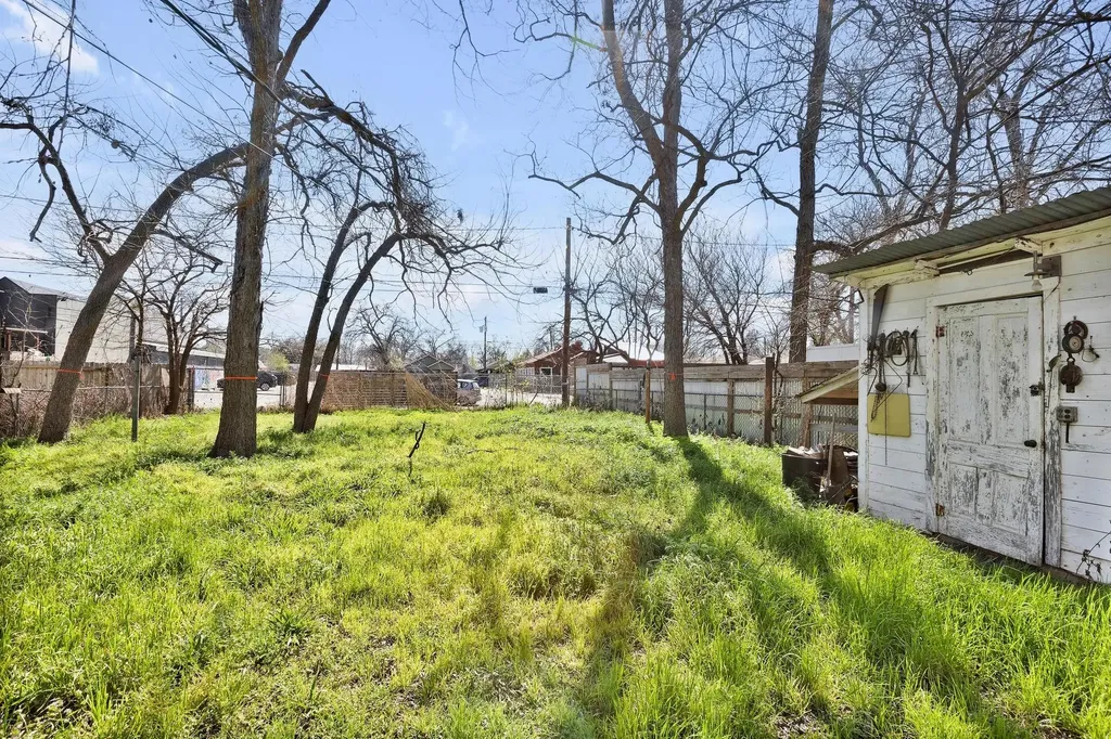2705 E 2nd Street Austin TX 78702