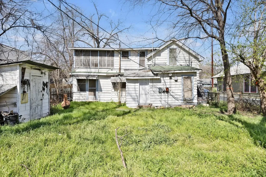 2705 E 2nd Street Austin TX 78702