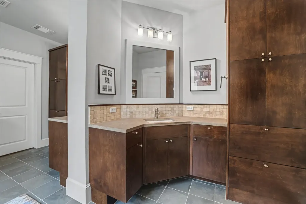 816 Stonewall Ridge Lane Austin TX 78746