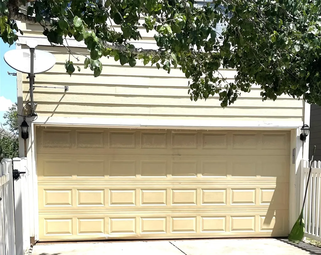 115A Auction Oak Kyle TX 78640