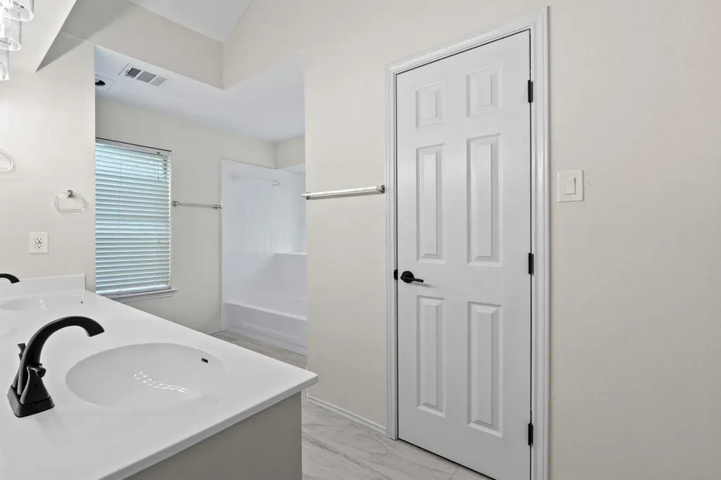 1809 Taron Cove Round Rock TX 78681