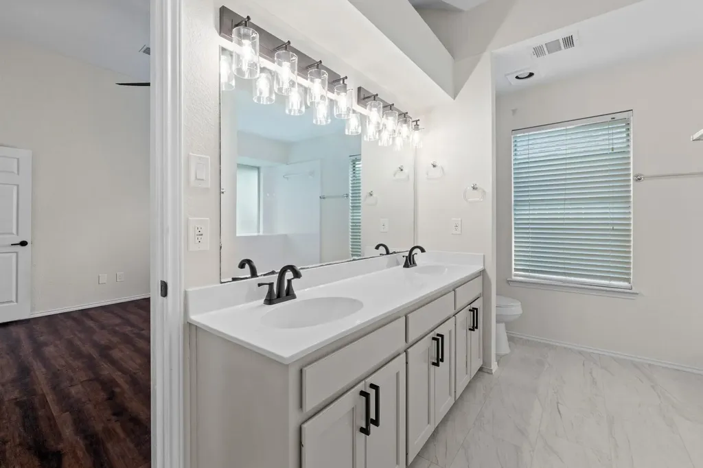 1809 Taron Cove Round Rock TX 78681