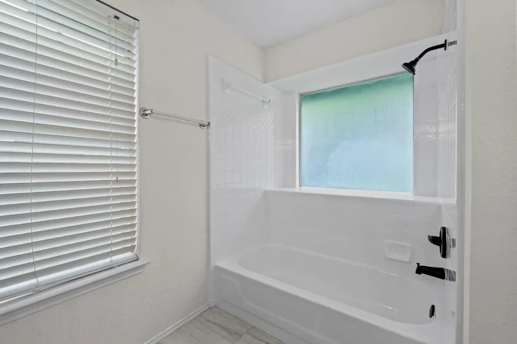 1809 Taron Cove Round Rock TX 78681