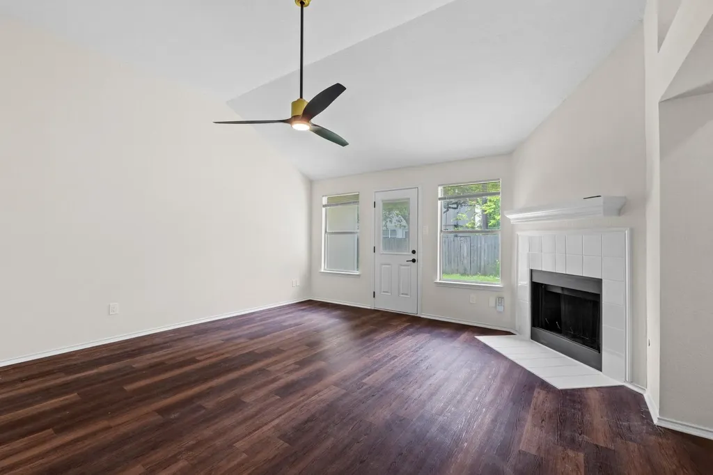 1809 Taron Cove Round Rock TX 78681
