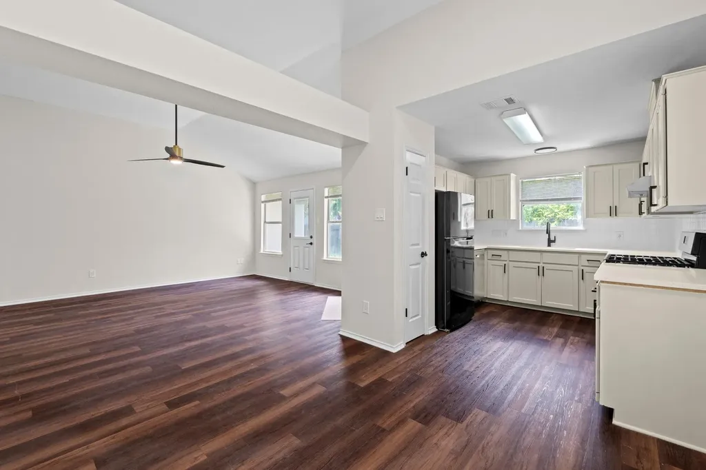 1809 Taron Cove Round Rock TX 78681