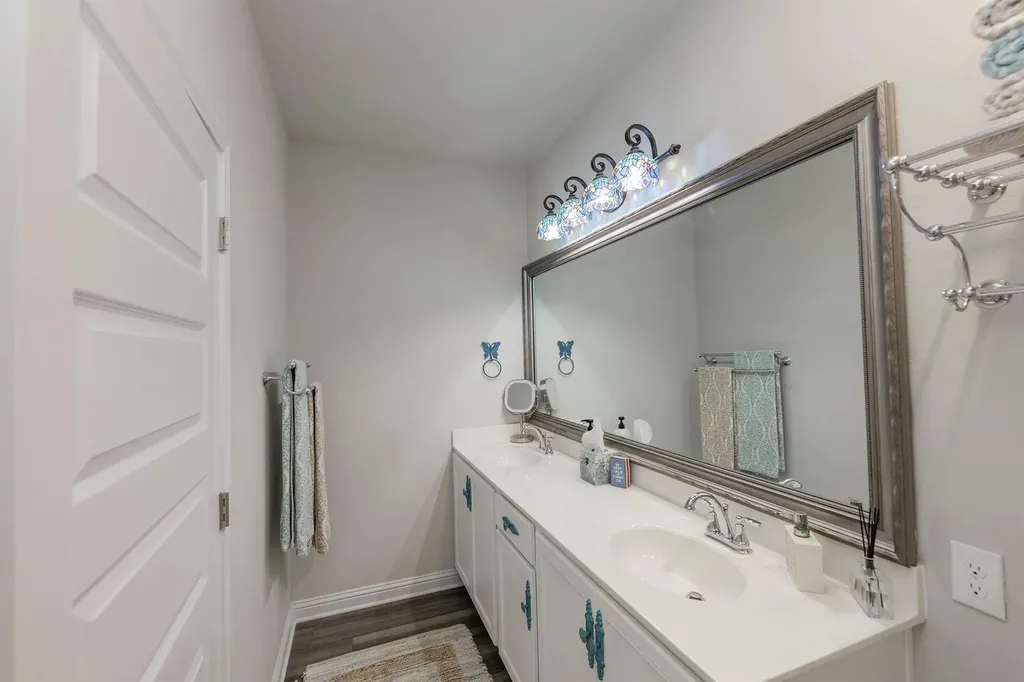 7915 Mellencamp Drive Austin TX 78744