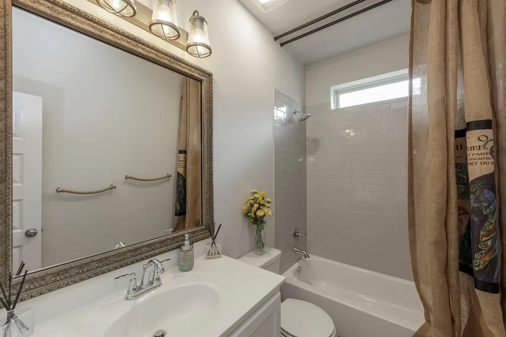 7915 Mellencamp Drive Austin TX 78744
