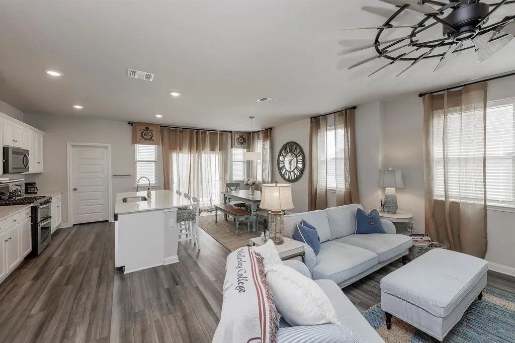 7915 Mellencamp Drive Austin TX 78744