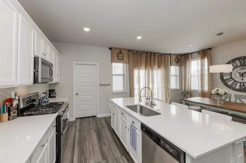 7915 Mellencamp Drive Austin TX 78744