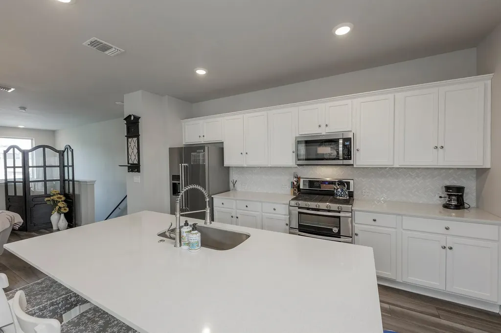 7915 Mellencamp Drive Austin TX 78744
