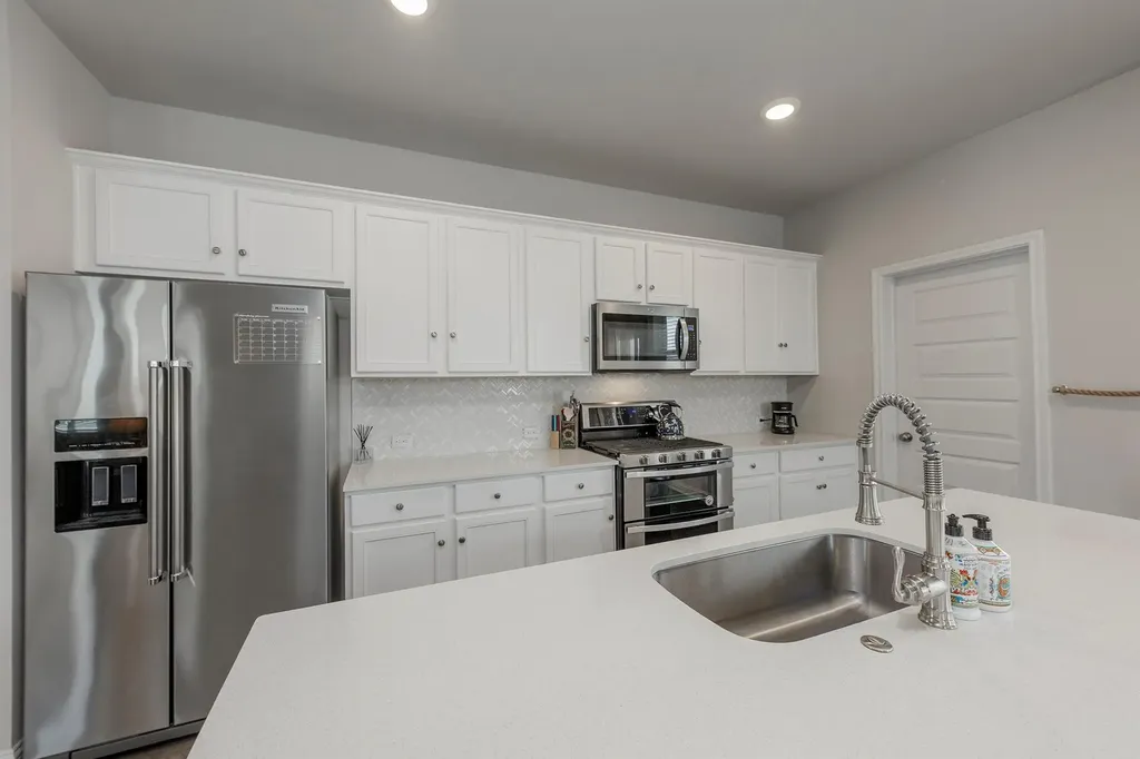 7915 Mellencamp Drive Austin TX 78744