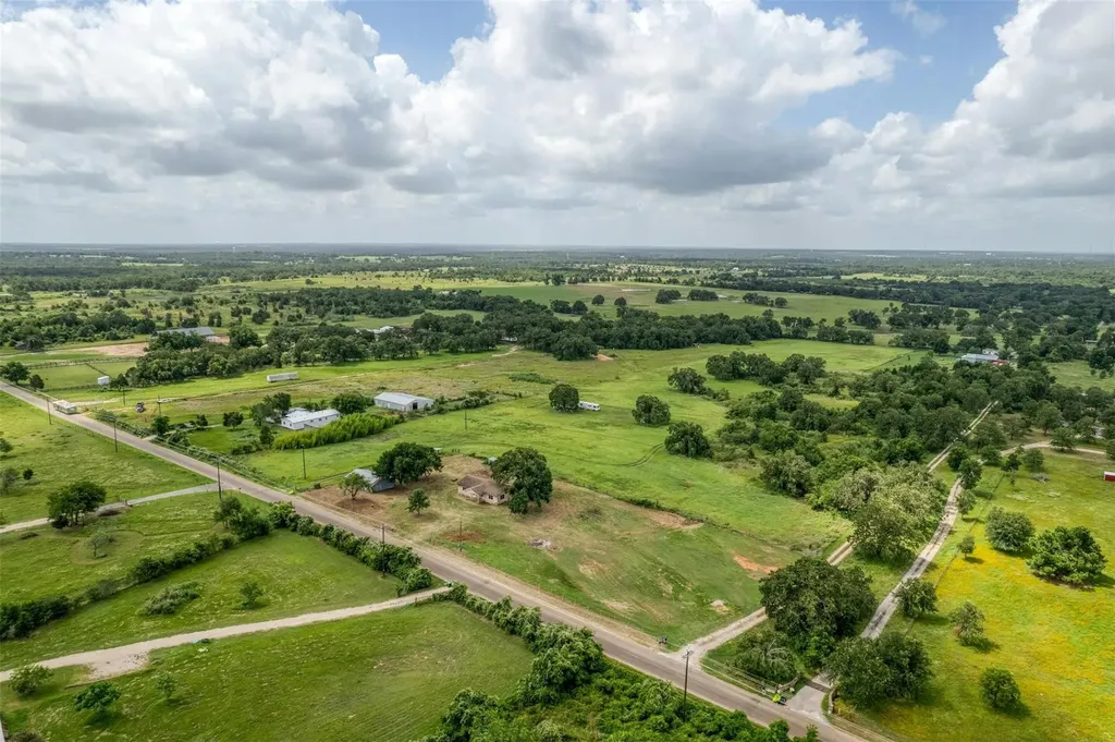 307 N County Line Road Elgin TX 78621