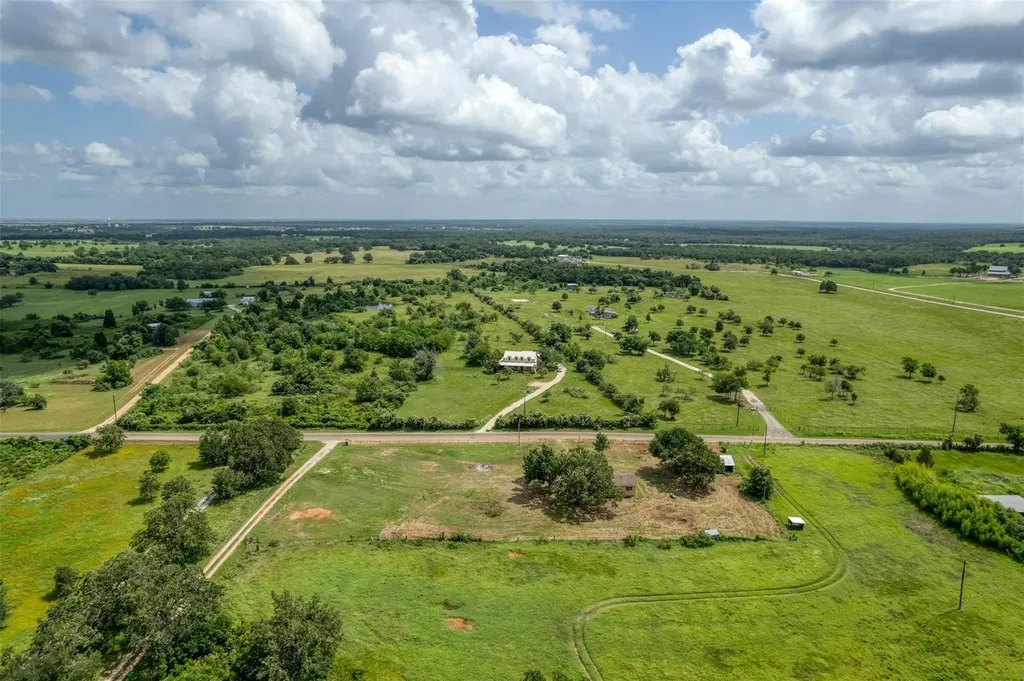 307 N County Line Road Elgin TX 78621