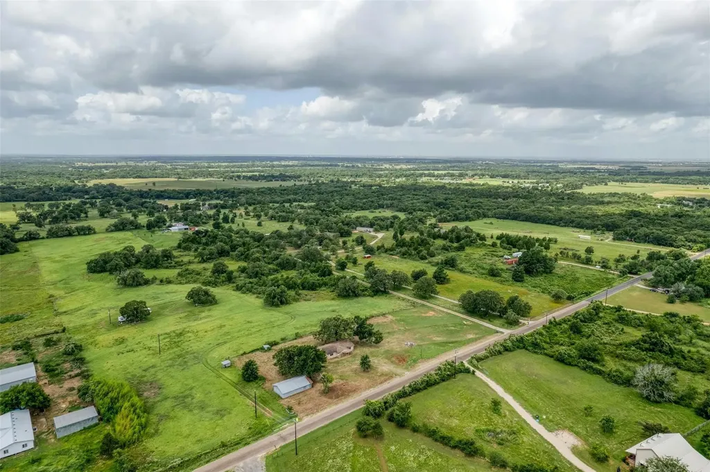 307 N County Line Road Elgin TX 78621