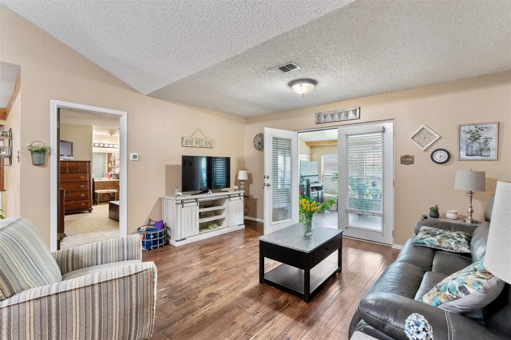 401 Drake Lane Taylor TX 76574