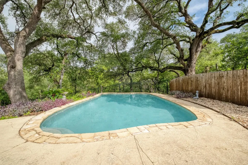 5300 Suburban Drive Austin TX 78745