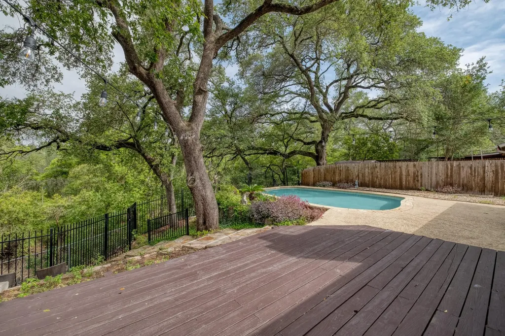 5300 Suburban Drive Austin TX 78745