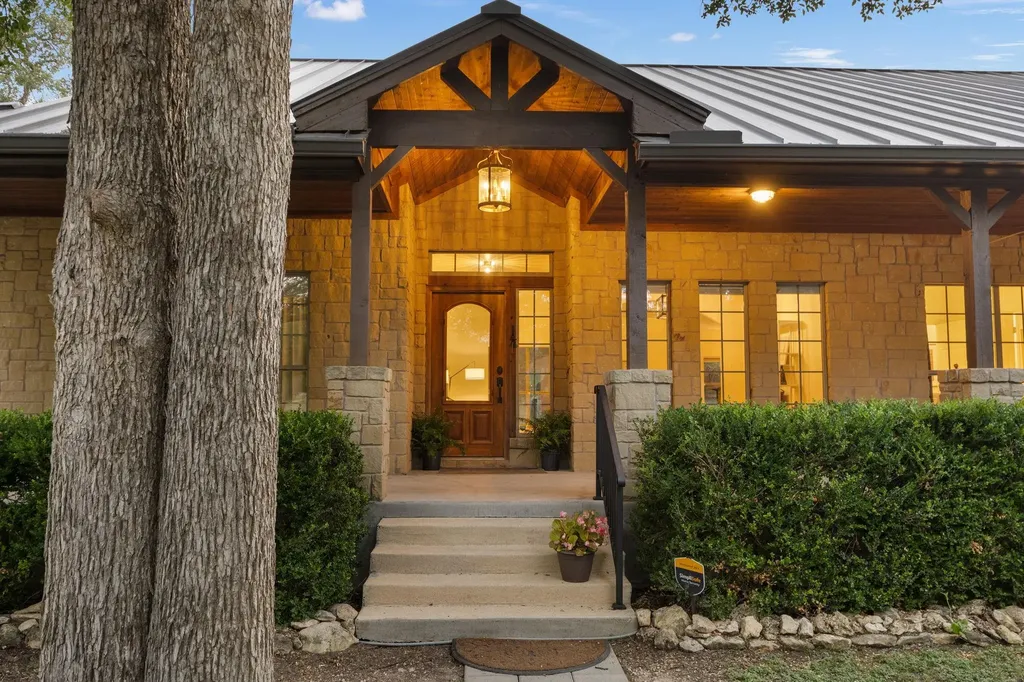 447 Miss Donna Lane Dripping Springs TX 78620