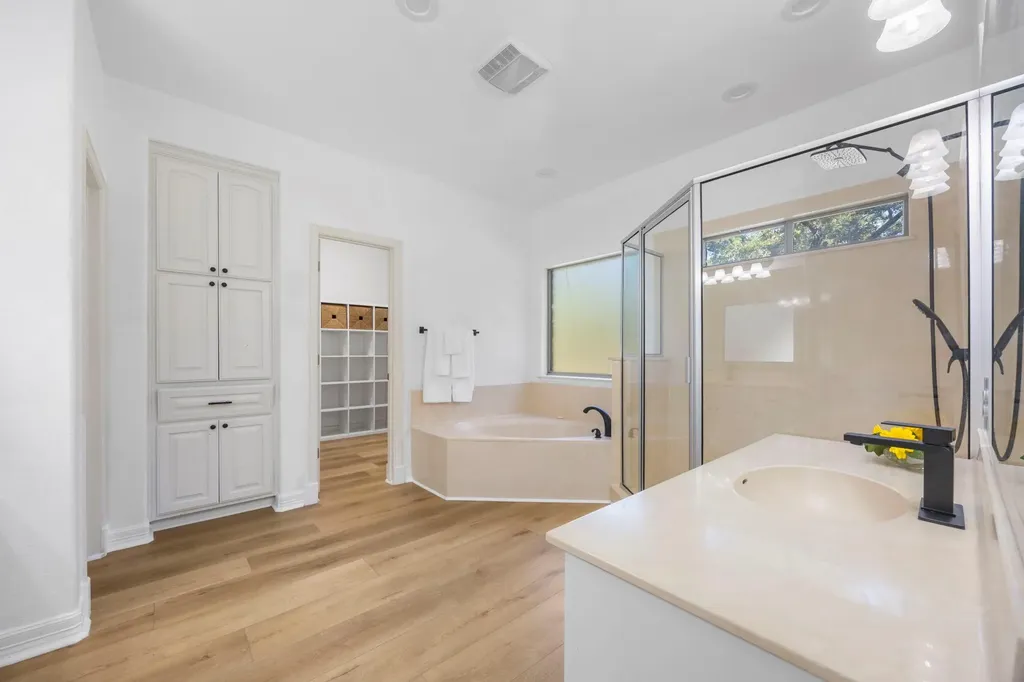 447 Miss Donna Lane Dripping Springs TX 78620
