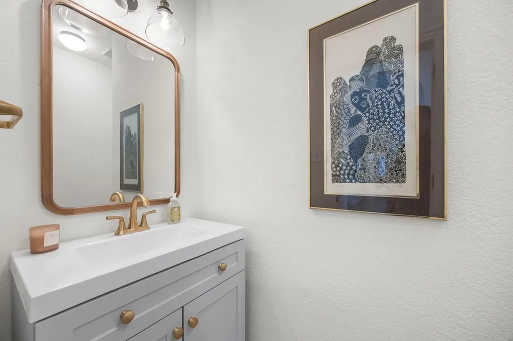 447 Miss Donna Lane Dripping Springs TX 78620