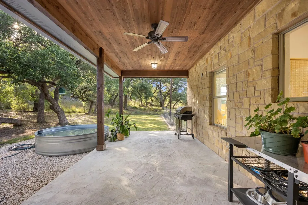 447 Miss Donna Lane Dripping Springs TX 78620