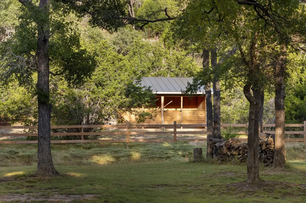 447 Miss Donna Lane Dripping Springs TX 78620