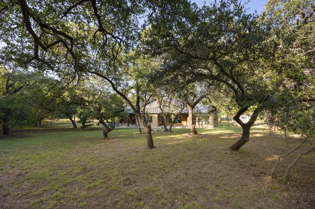 447 Miss Donna Lane Dripping Springs TX 78620