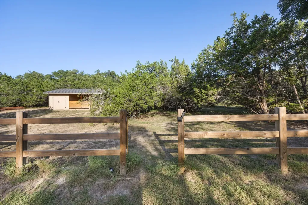 447 Miss Donna Lane Dripping Springs TX 78620