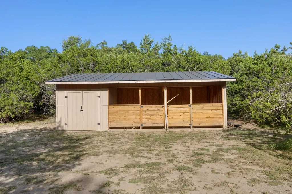 447 Miss Donna Lane Dripping Springs TX 78620