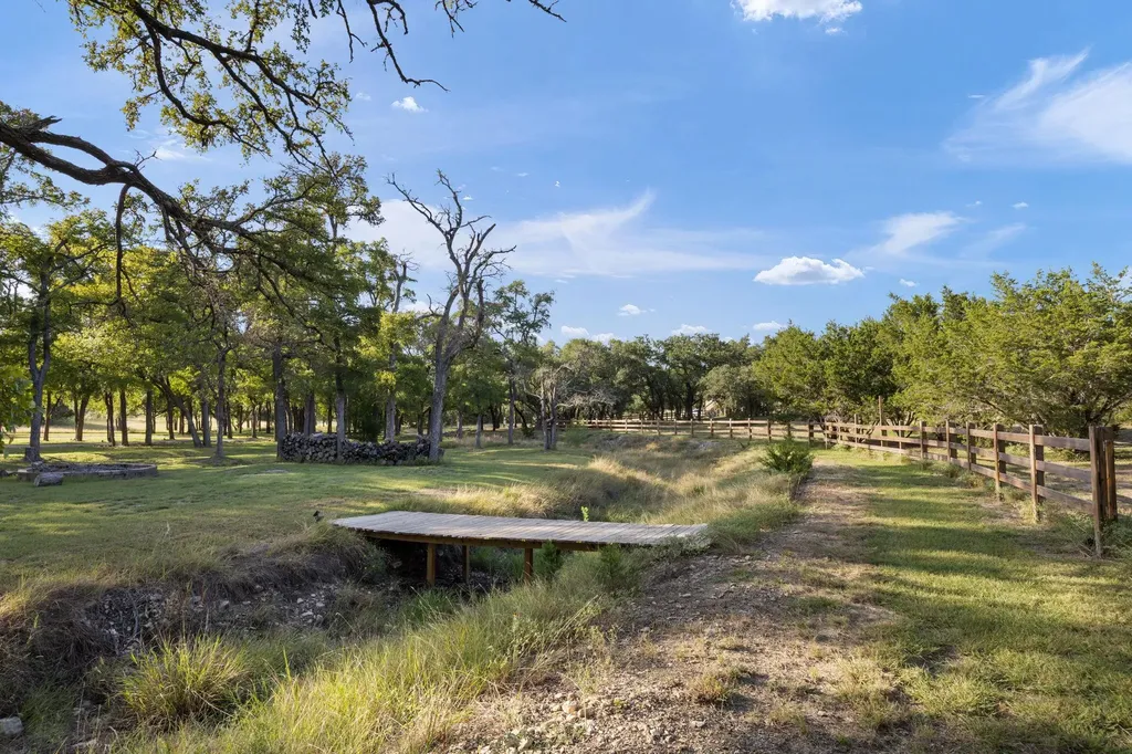 447 Miss Donna Lane Dripping Springs TX 78620