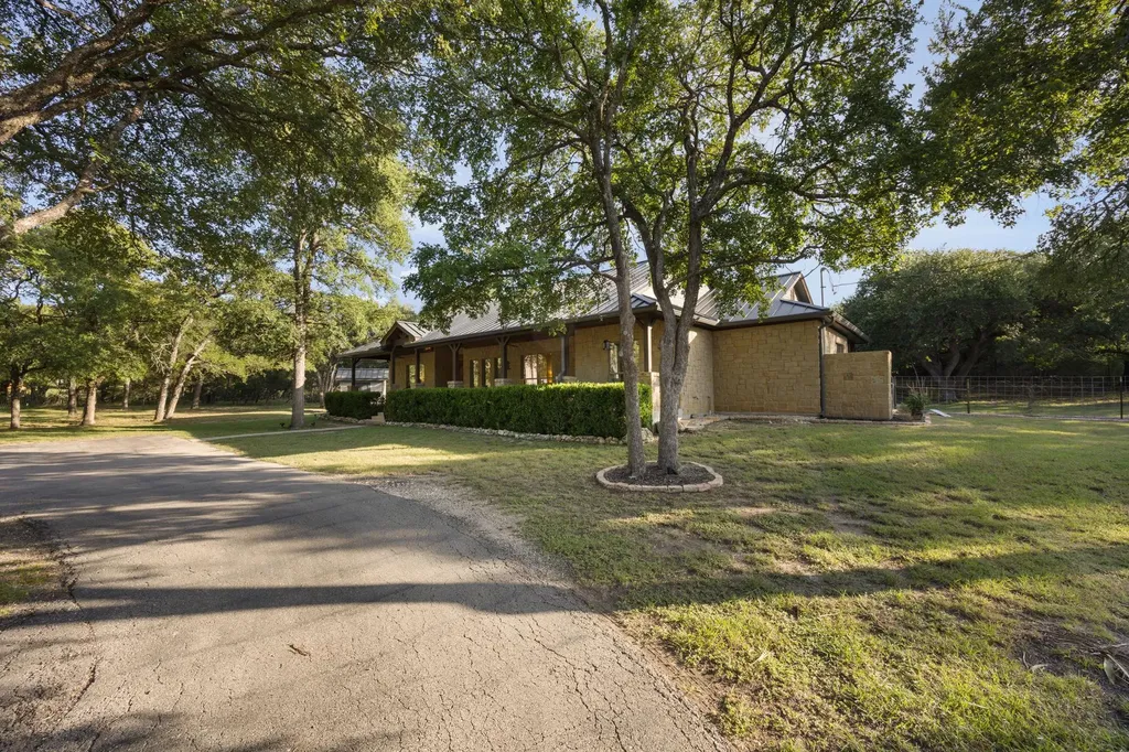 447 Miss Donna Lane Dripping Springs TX 78620